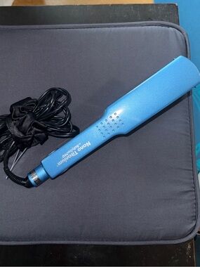 Nano Titanium Blue Hair Straightener Brush